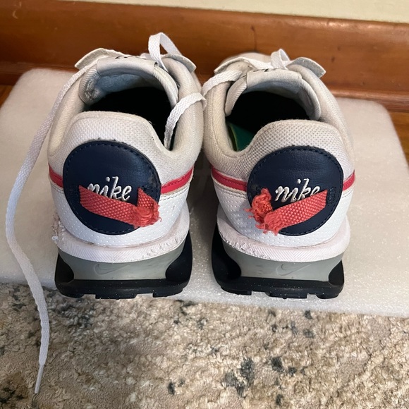 Nike Women Tennis Shoes - Picture 2 of 11